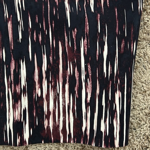 Stylish Pencil Black and White Patterned Skirt - Picture 2 of 6